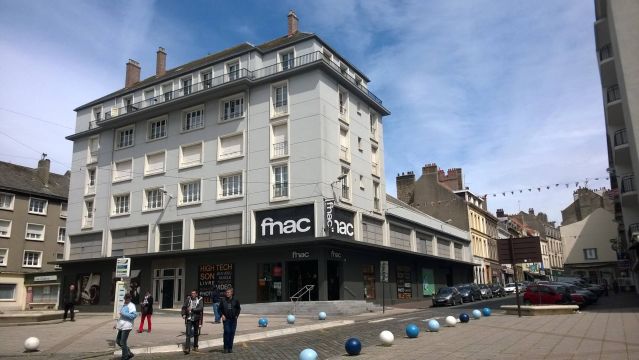 Réhabilitation d'une surface commerciale en 12 logements étudiants